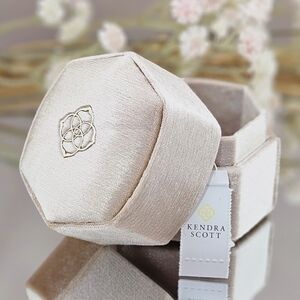 Kendra Scott Champagne Davis Small Velvet Jewelry Box Case Gift Box Classic Logo